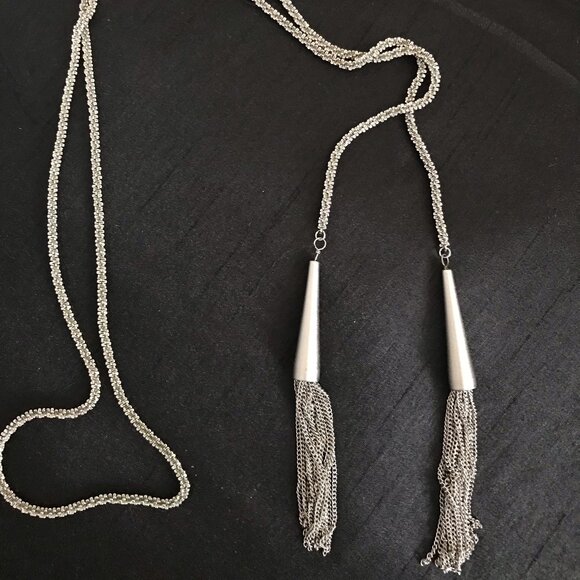 Kendra Scott Jewelry - Kendra Scott Phara Lariat Necklance in Silver.